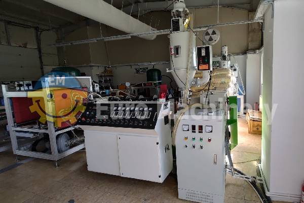 Melt blown extruder line